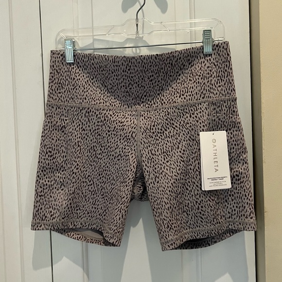 Athleta Pants - Athleta Salutation Stash Pocket II Printed 7” Short Size Large NWT